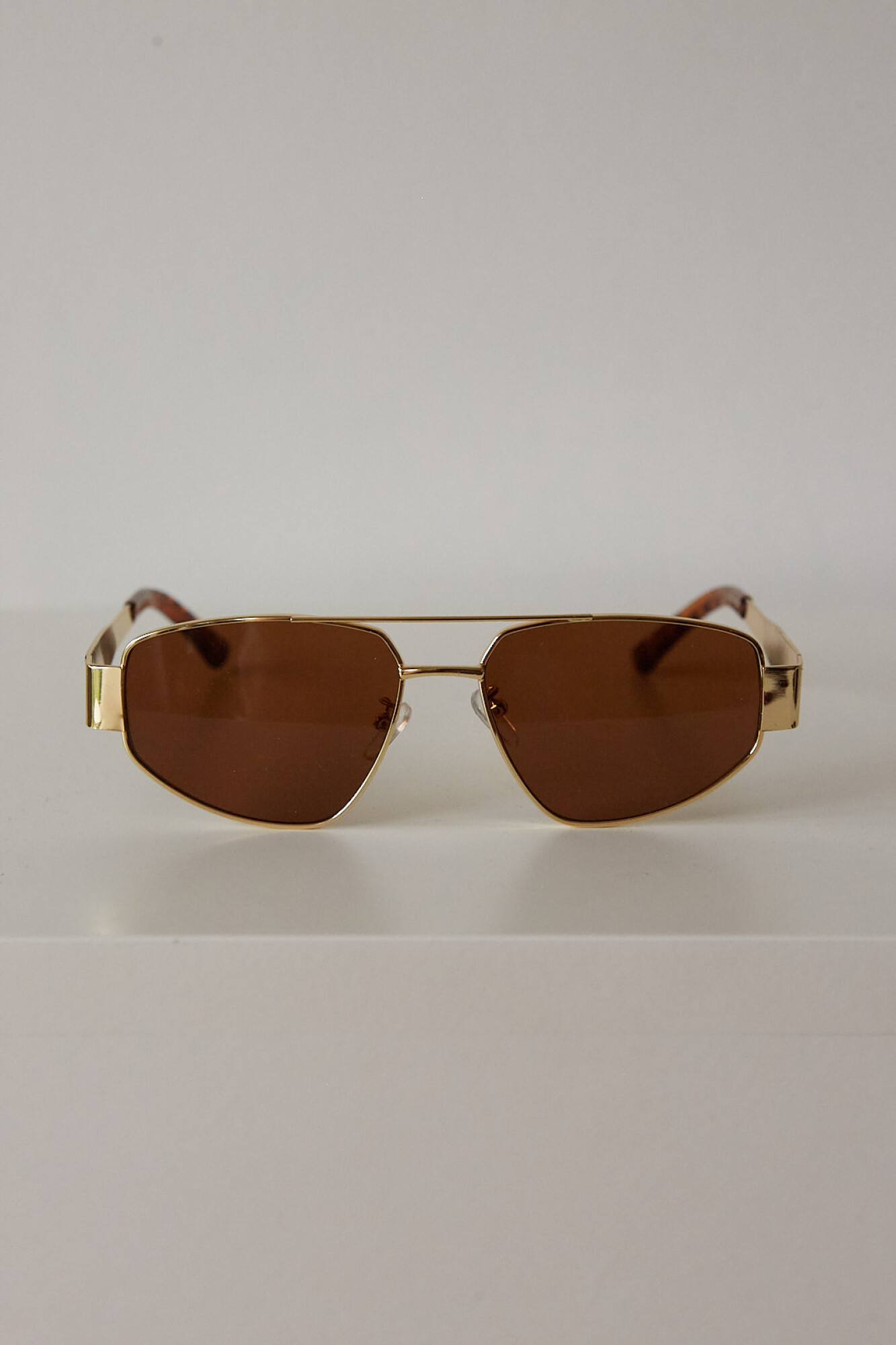 METAL TRIANGLE SUNNIES  marrón 