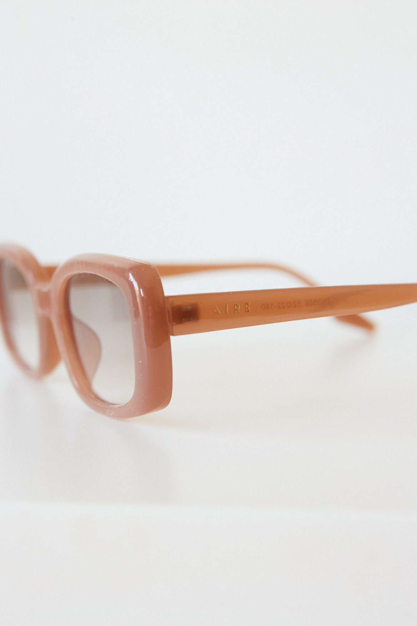 DANNA SUNNIES  camel 